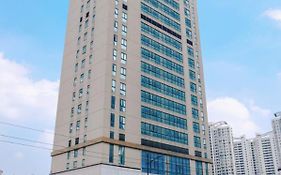 โรงแรมแม็กนิฟิซึนท์ อินเตอร์เนชั่นแนล
